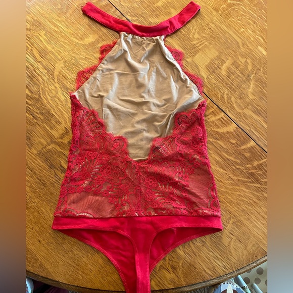 MAJORELLE red lace bodysuit - Picture 6 of 7